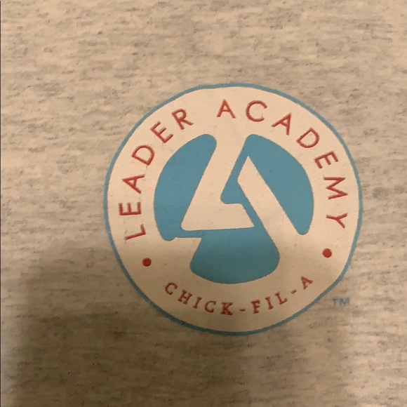 medium cream shirt - Picture 2 of 3